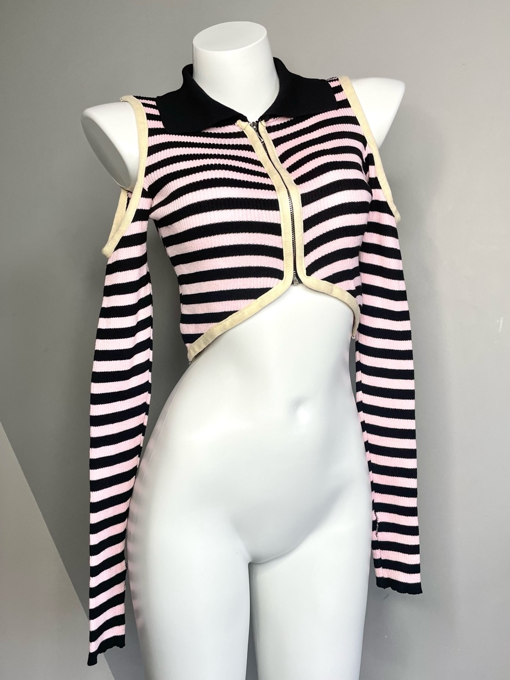 Black & Pink Striped Cold-Shoulder Zip-Front Cropped Top